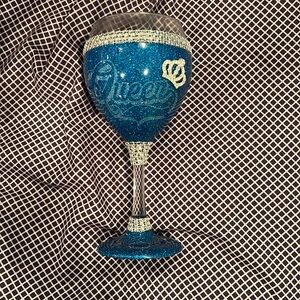 Queen wine glass